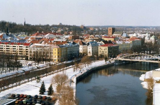 Tartu panoraam - kesklinn ja Emajõgi. Tartu, 1999. Foto Aldo Luud.