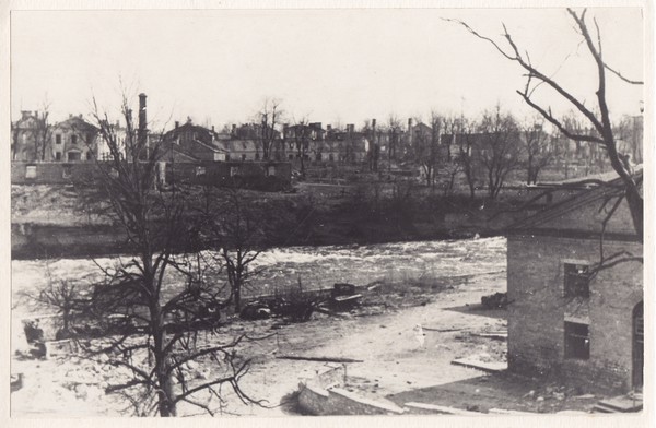 Teise maailmasõja purustused Parusinka külas.