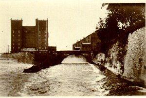 Narva kosk, Kreenholmi manufaktuuri vabrikud