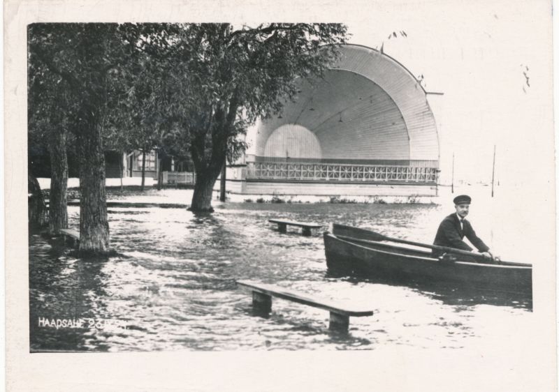 Foto. Haapsalu Kõlakoda üleujutuse ajal 1924. 1963. Ü. p. postkaardilt M. Arro.