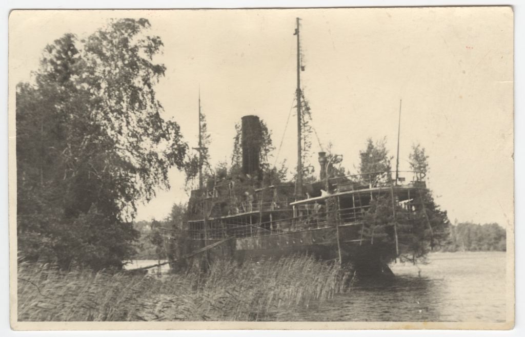 Puudega maskeeritud mootorlaev "Estonia" II maailmasõja ajal Soomes