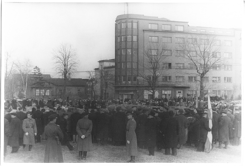 Suures Isamaasõjas langenute ümbermatmine Tõnismäele.