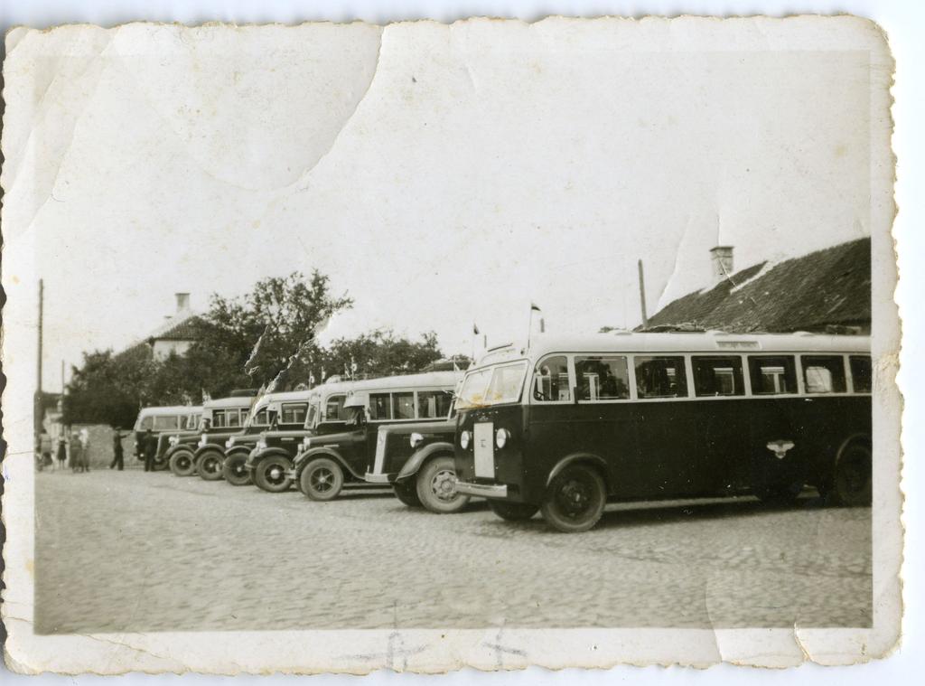 Bussid peatuses Kuressaares Tallinna 23 ees