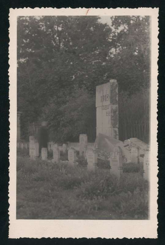 fotopostkaart, Viljandi, Eesti Vabadussõjas langenute kalmistu, purustused, 12.09.1945