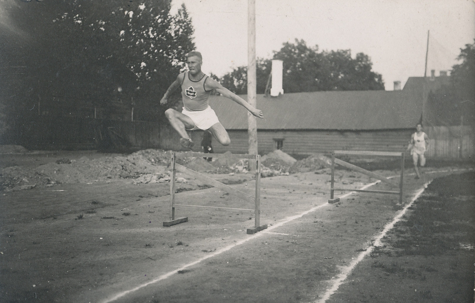 Reinhold Saulmann tõkkejooksul Eesti 7. esivõistlustel kergejõustikus