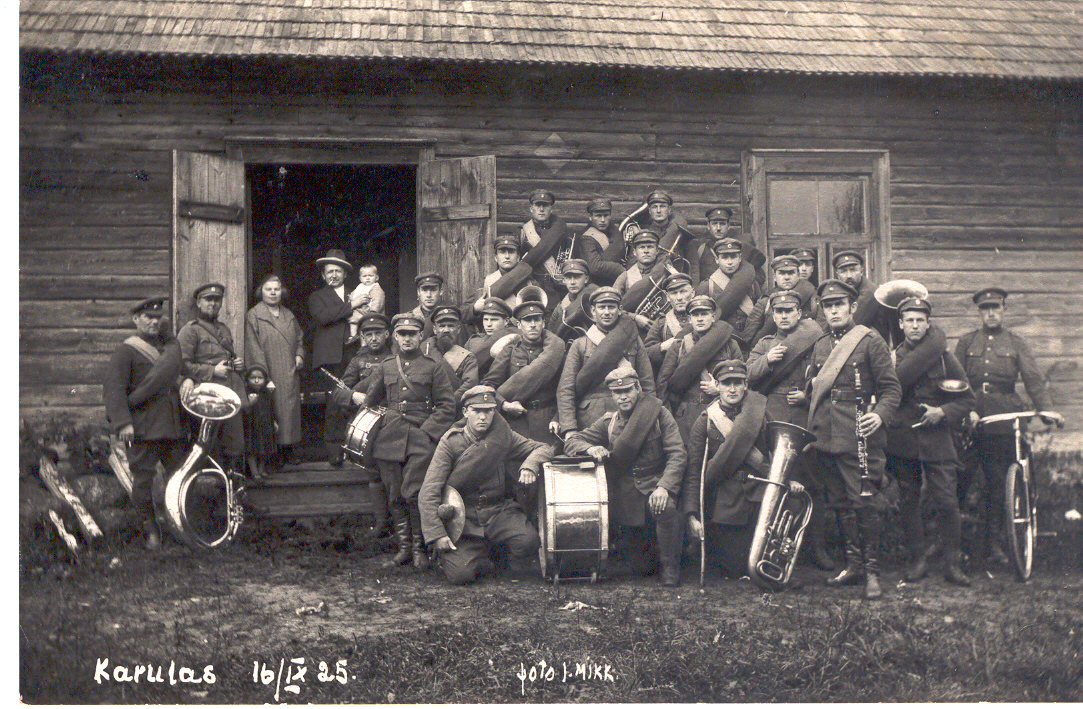 Foto 7.jalaväerügemendi orkester Karulas 16.septembril 1925.a. J.Mikk`u foto.