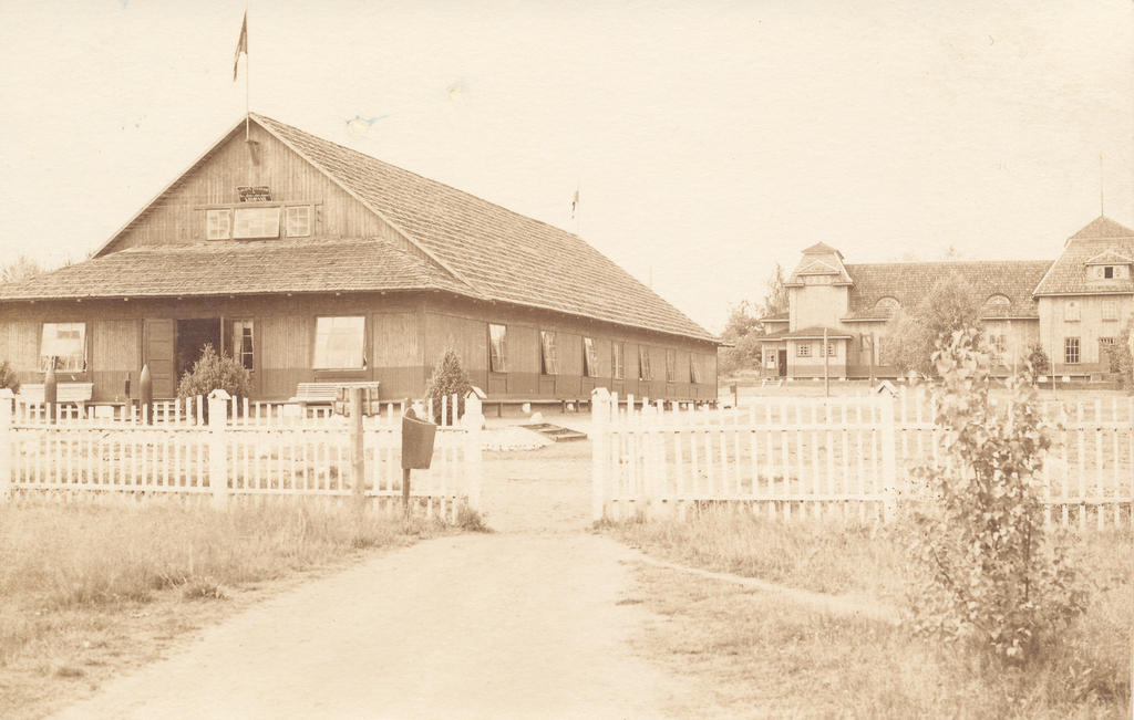 Foto.7. rügemendi Petseri laagri  reservohvitseride ettevalmisrtamise kompanii hoone  1930.aastatel