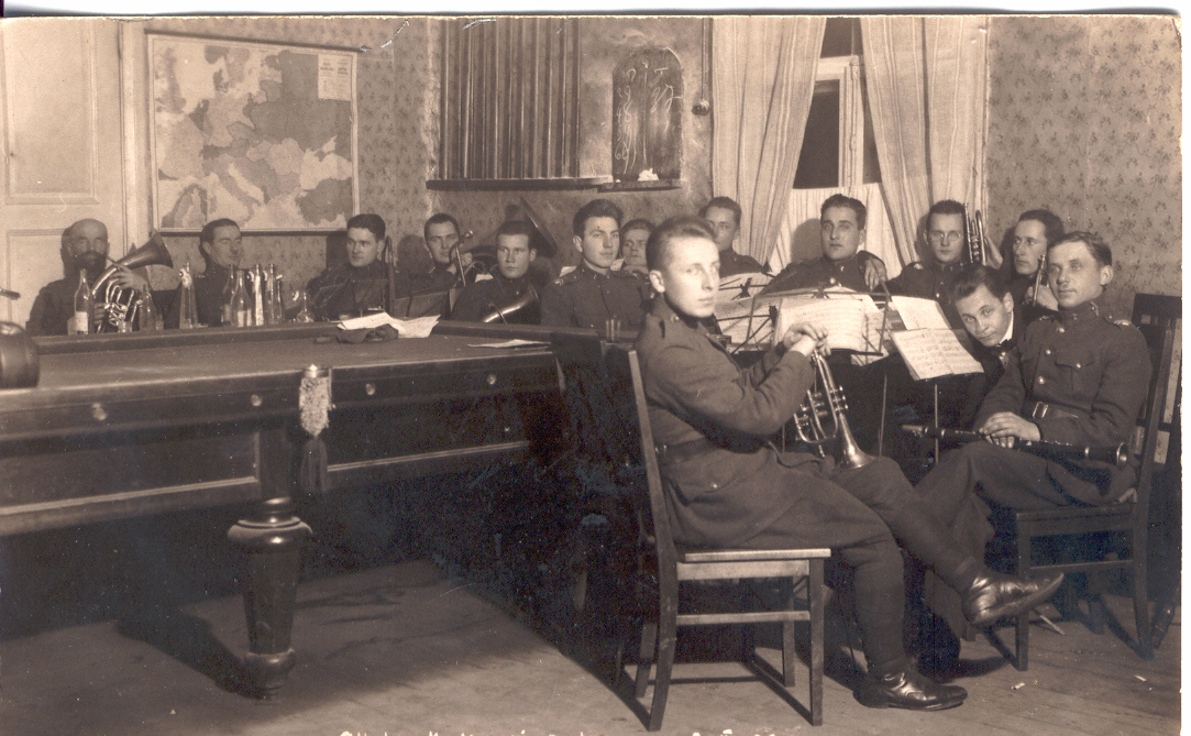 Foto 7.jalaväerügemendi orkester allohvitser K.Heueri pulmas 2.detsembril 1928.a.