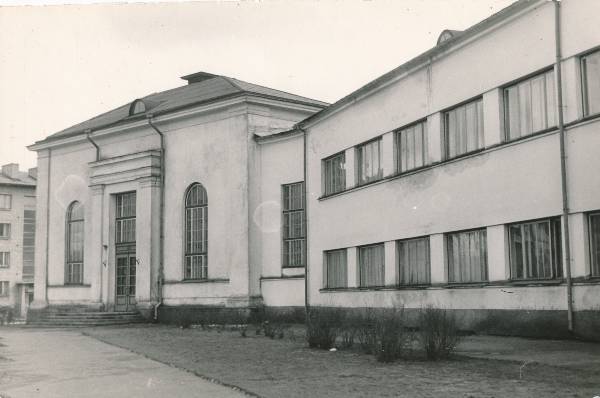 Endine Maarja kirik ja EPA (hilisem Maaülikool) võimla Heidemanni t ja Pälsoni t nurgal. Tartu, 1967.