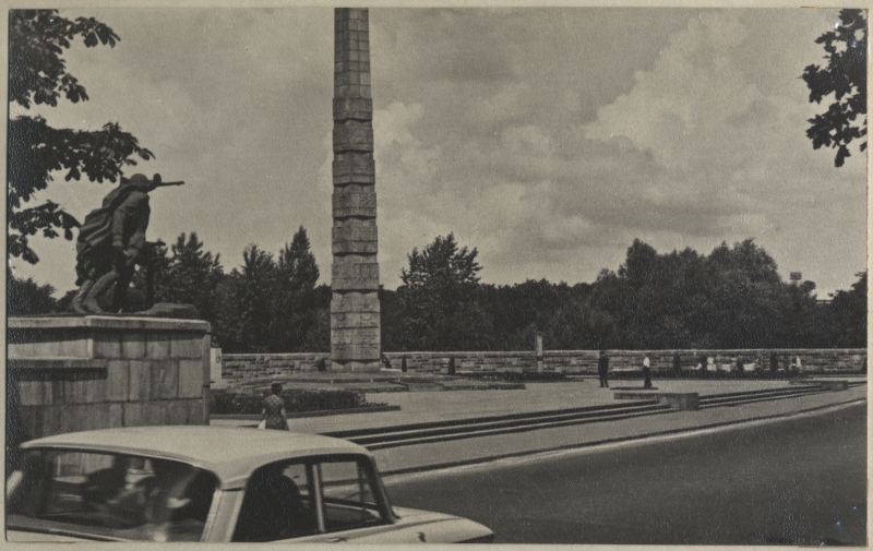 Kaliningrad: Kangelaste allee. Mälestusmärk 1200 kaardiväelasele