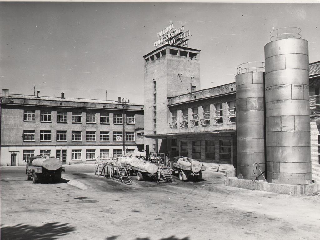 Tallinna PTK üldvaade hoovi pealt, 1950-ndad