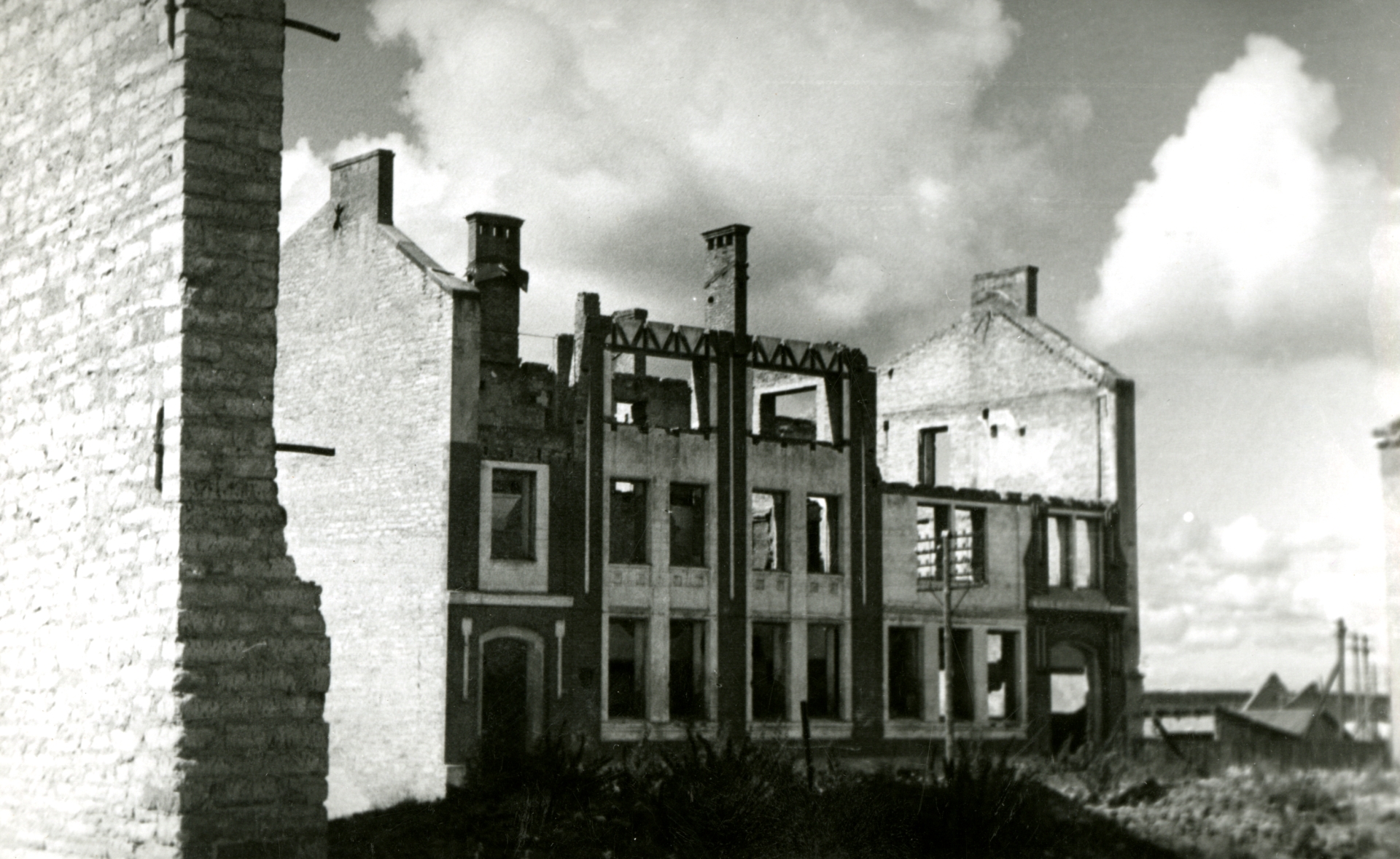 Rakvere, sõjas purustatud majad Võidu tänaval