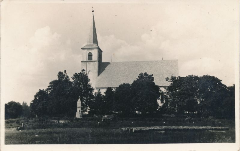 Foto. Kullamaa Püha Johannese kirik (Kullamaa Jaani kirik). Foto: Alfred Issak.