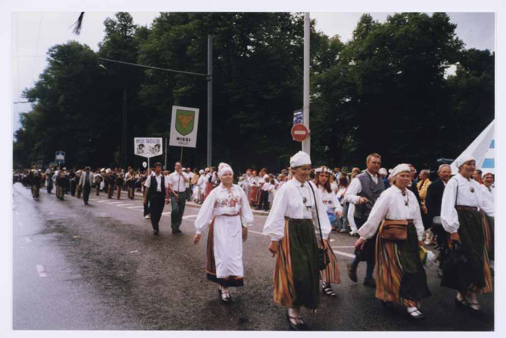 XXIII üldlaulupeo rongkäik Tallinnas 3.juulil 1999.a., peolised Harjumaalt.