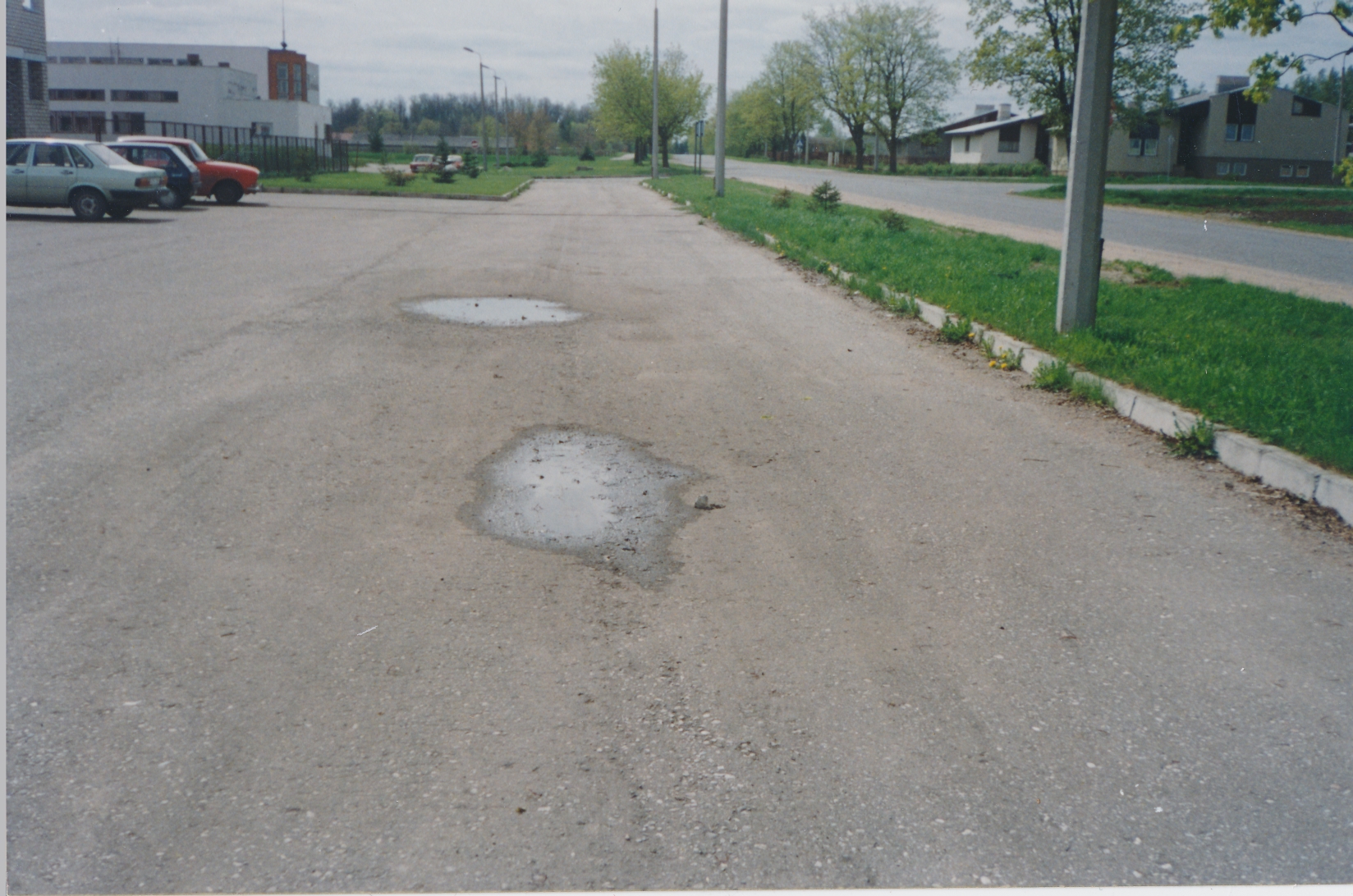 Foto Ülenurme Keskkooli õppesõidu ja parkimisplats