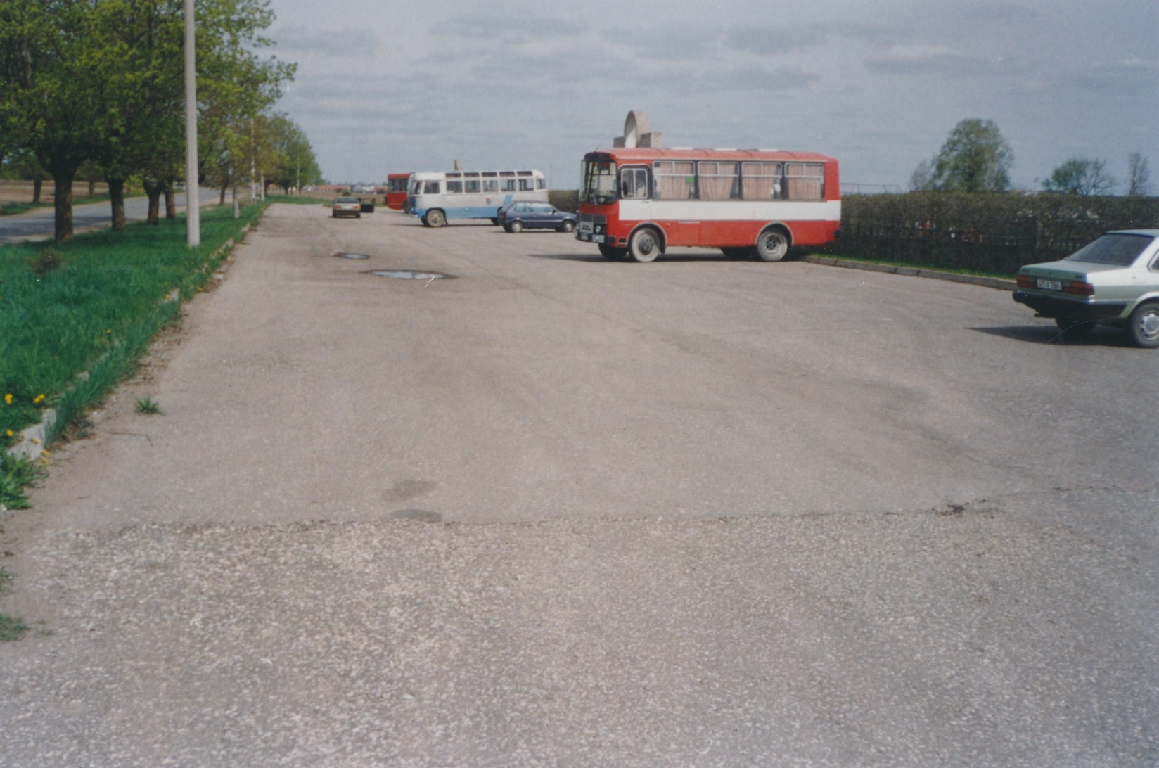 Foto Ülenurme Keskkooli õppesõidu ja parkimisplats