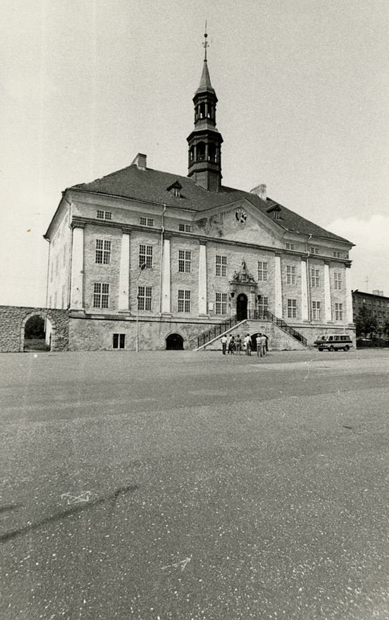 Narva Raekoda, vaade platsilt. Arhitekt Georg Teuffel