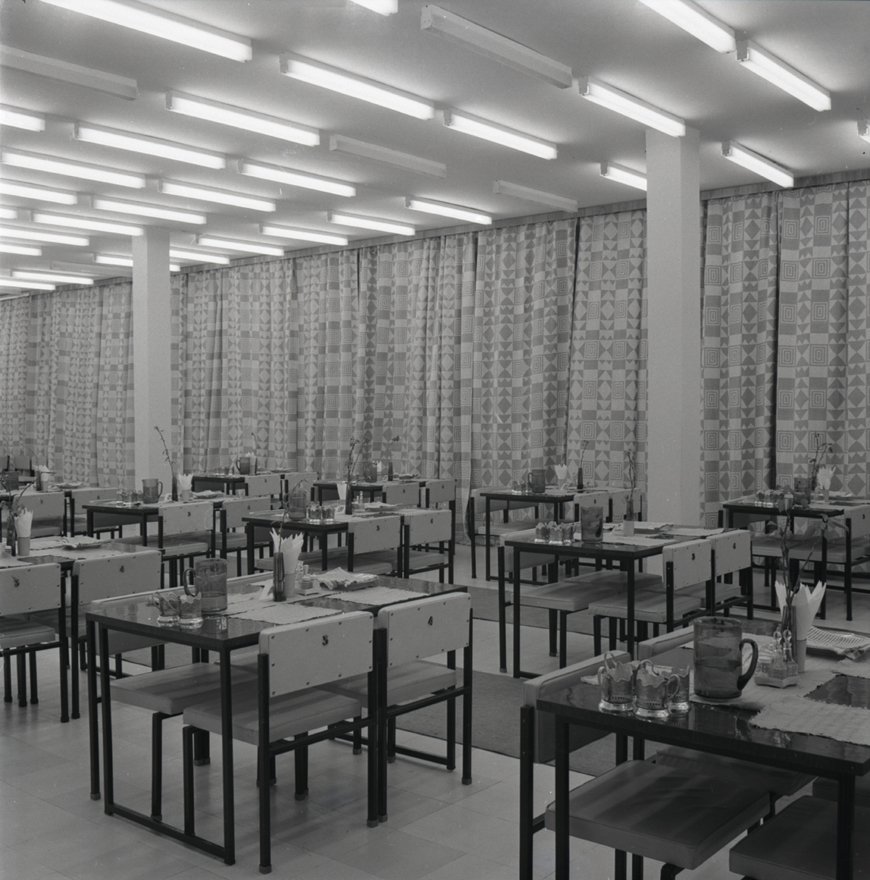 Narva-Jõesuu puhkekodu, sööklasaal. Hoone arhitektid Pärtel Tarvas ja Helgi Margna