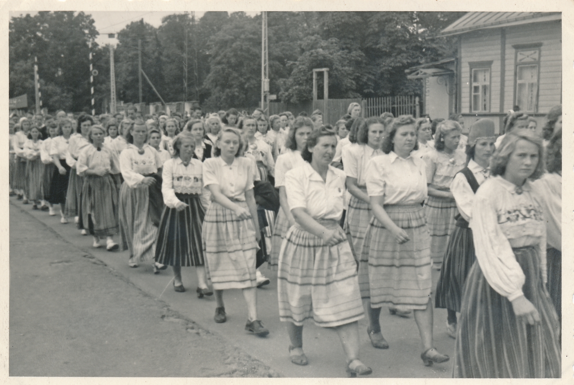 Üldlaulupeo rongkäik Tallinnas