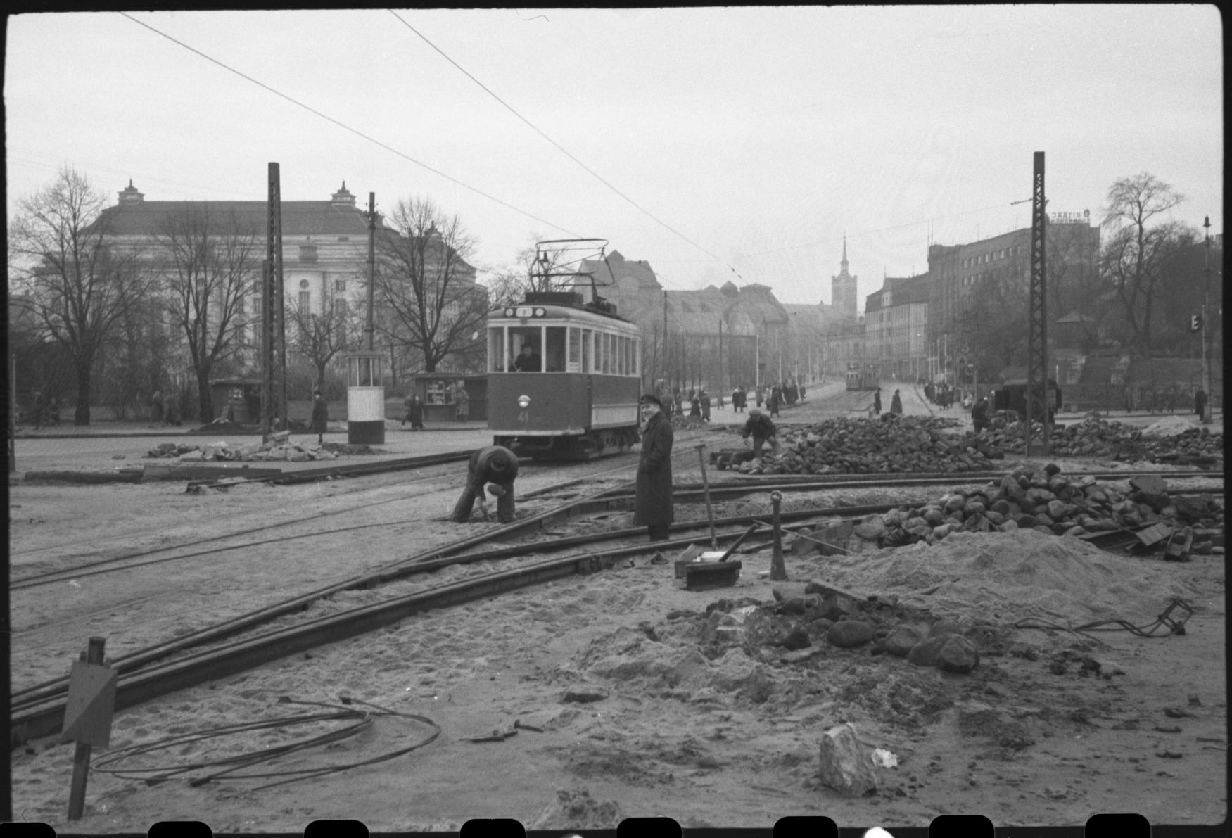 Tallinn. Trammitee ehitamine Narva mnt. - Kopli. Ehitustööd Stalini väljakul.