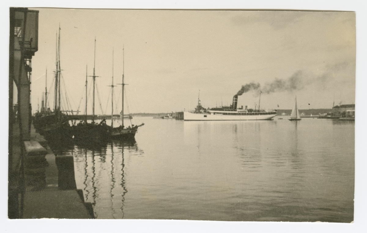 Reisiaurik "Ariadne" Tallinna sadamas