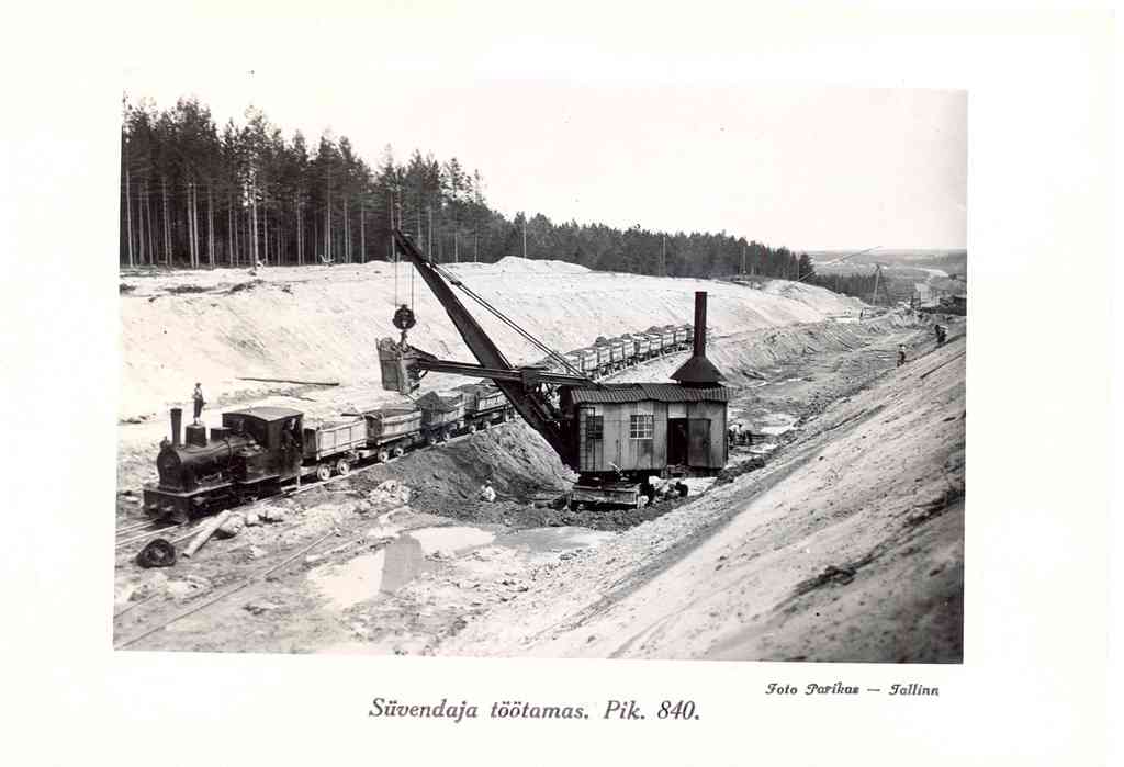 Foto Tartu-Petseri raudtee  ehitusel süvendaja töötamas