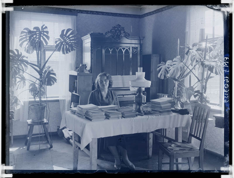 klaasnegatiiv, Lõõla algkooli õpetaja 1928.a.