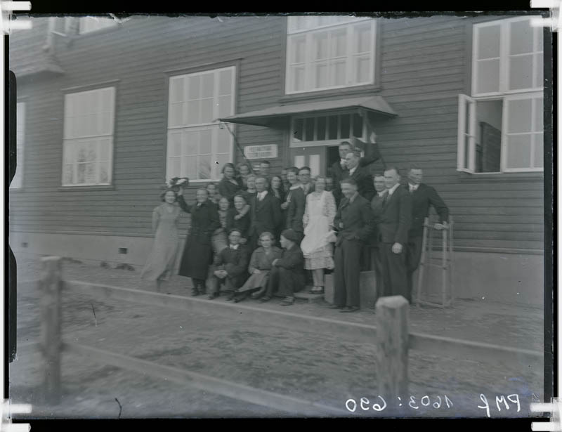 klaasnegatiiv, Lõõla Raamatukogu Seltsi liikmed Piiometsa algkooli avamisel 1931.a.