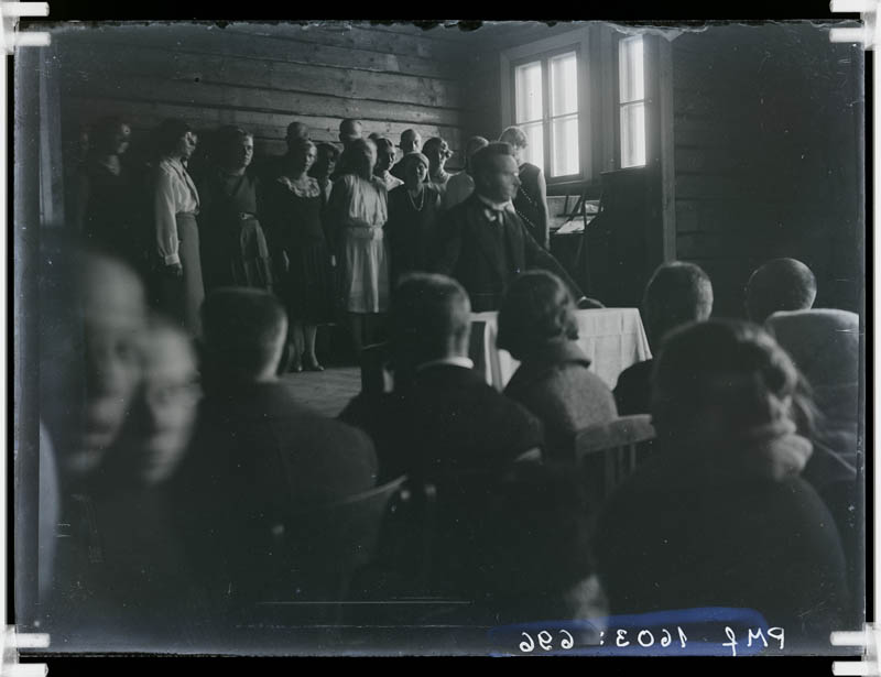 klaasnegatiiv, Piiumetsa algkoolis, kõneleb Märt Ulk 1931.a.