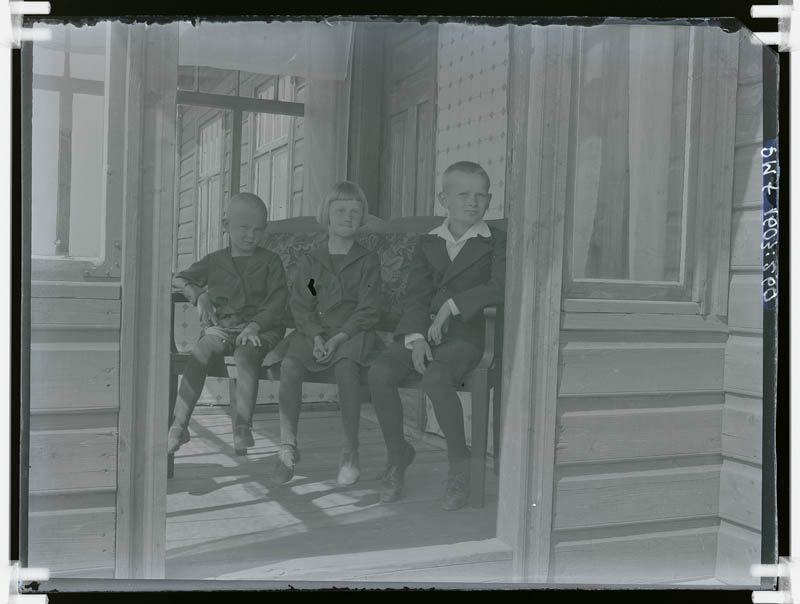 klaasnegatiiv, Simmi talu lapsed Juljus, Villu ja Villem 1935.a.