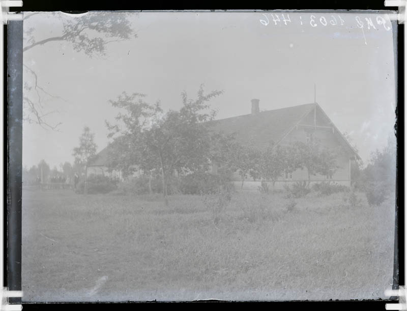 klaasnegatiiv, vaade taluhoonele, Lõõla 1930-ndad a.