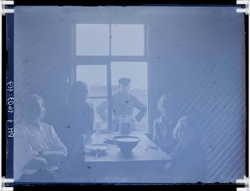 klaasnegatiiv, Jaani talu pere, Lõõlas 1920-ndatel a.