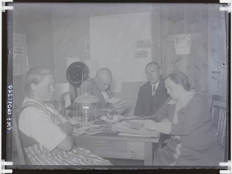 klaasnegatiiv,Kuuramatsil toas, Lõõlas1925.a.