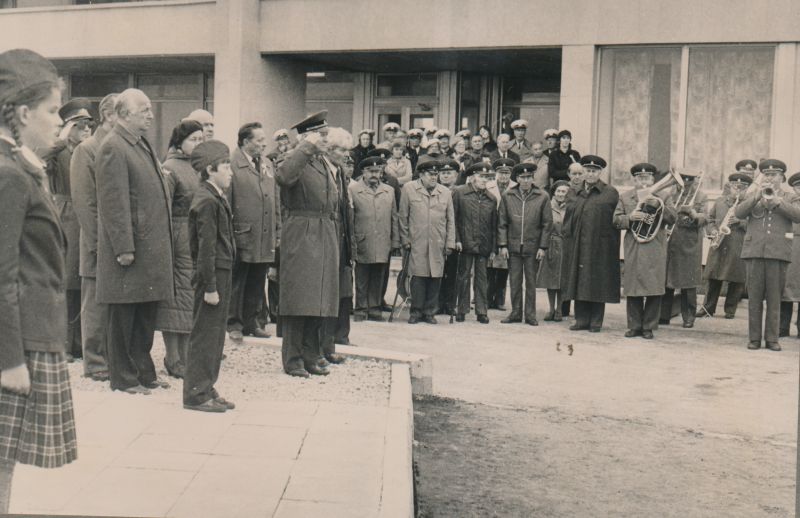 Foto. Sõjaveteranide ansambel Tungal osalemas Saaremaa vabastamise 40. aastapäeva üritusel Virtsus. 1984. Asub HM 8294:5 kogus.