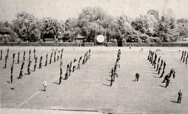Võimlejad Kadrioru staadionil kava harjutamas.