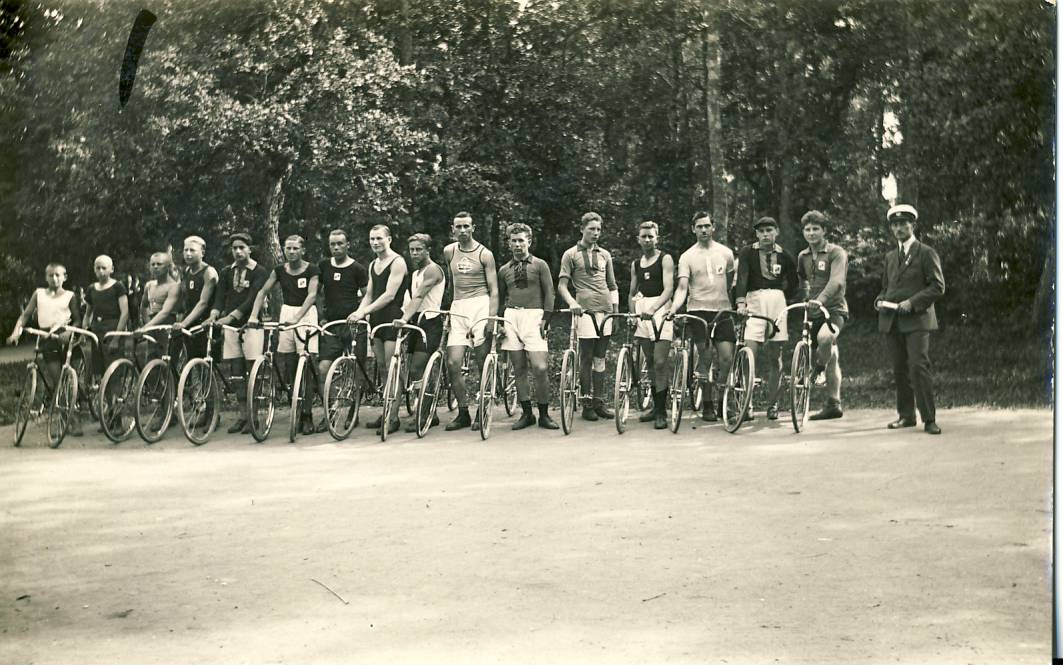 Spordiseltsi Kalev jalgratturid