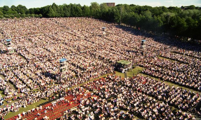 Fotonegatiiv. XIII üldlaulupidu ja XVI üldtantsupidu 2.- 4. juulil 1999 Tallinnasl. Aerofoto publikust.