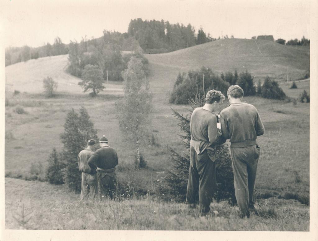 Orienteerumine. TRÜ parimad suusatajad maraton-orienteerumisel Kääriku ümbruses. 1961.a.