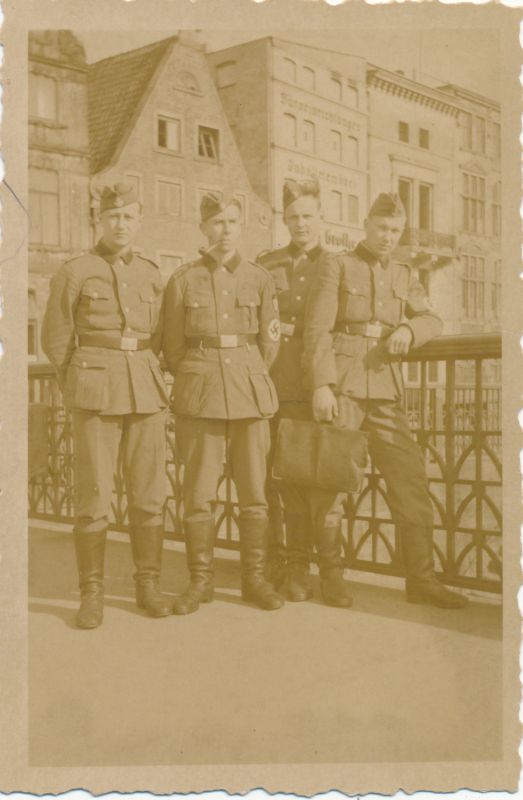 Foto. Saksa sõjaväe väljaõppelaagri poisid. 15. märts 1943.