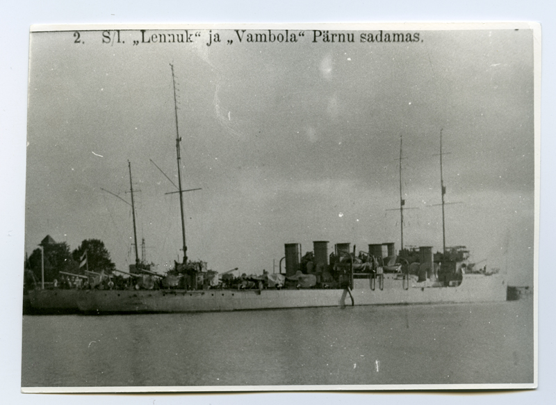 Miiniristlejad "Lennuk" ja "Vambola" Pärnu sadamas.