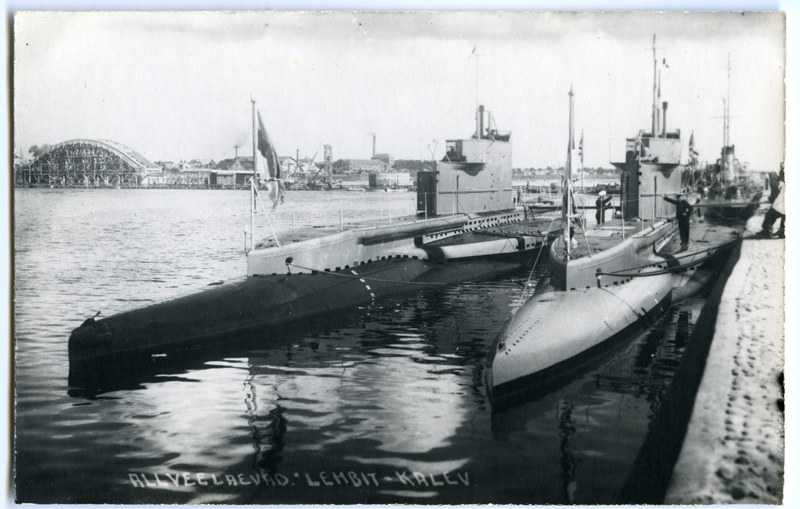 Eesti merejõudude allveelaevad "Lembit" ja "Kalev" Pärnu sadamas 1937.a. augustis.