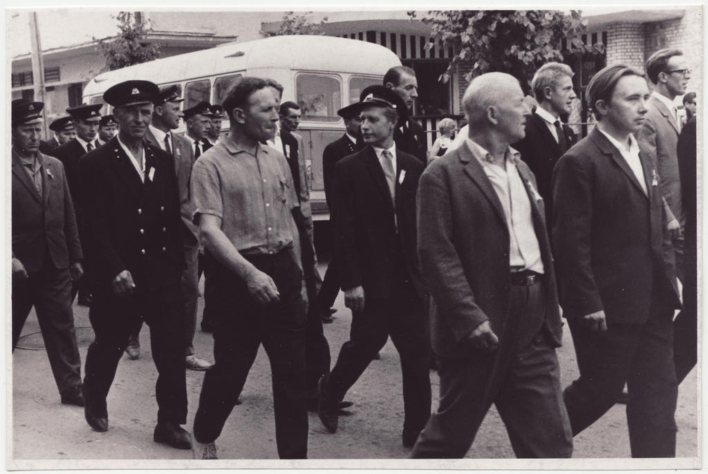 Võru VTÜ 100.a. tähistamine: pidulikus rongkäigus. 1967.a.