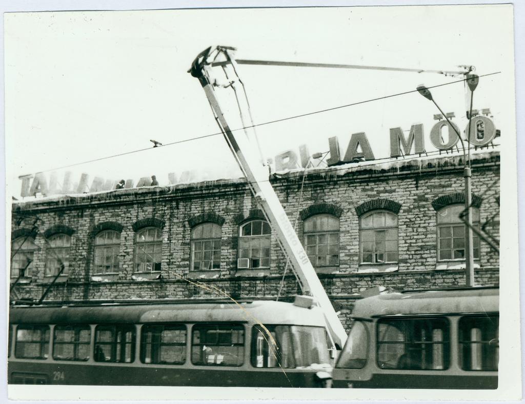 Tallinna Vineeri- ja Mööblikombinaadi peahoone tulekahju, 1985.a.