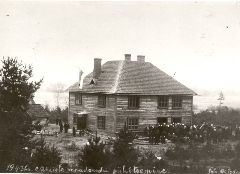 Fotokoopia. Mõniste vanadekodu avamine Roogsoo külas 19.aprillil 1936.a.