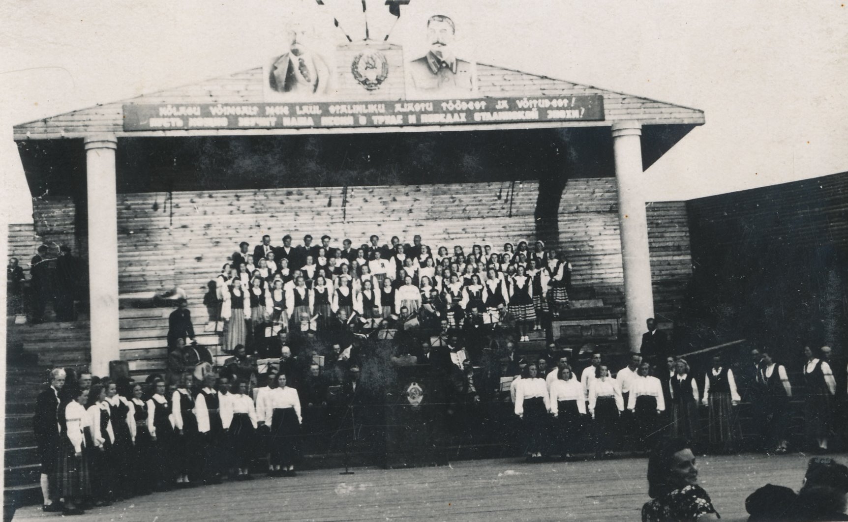Fotod Vaade Kandle suveaia laululavale Võru rajooni rahvakunstipidustuste ajal 21.juunil 1952.a.