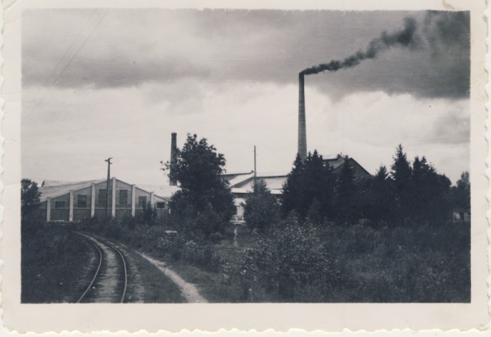 Foto. Järvakandi klaasitehas. Vaade idast. Raudtee Eidaperest