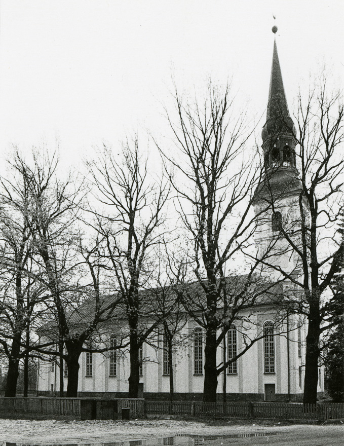 Räpina Miikaeli kirik, vaade põhjast. Tornikiiver Reinhold Guleke