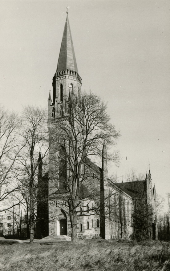 Pauluse kirik Viljandis, vaade hoonele edelast. Arhitektid F. Block, M.v. Holst