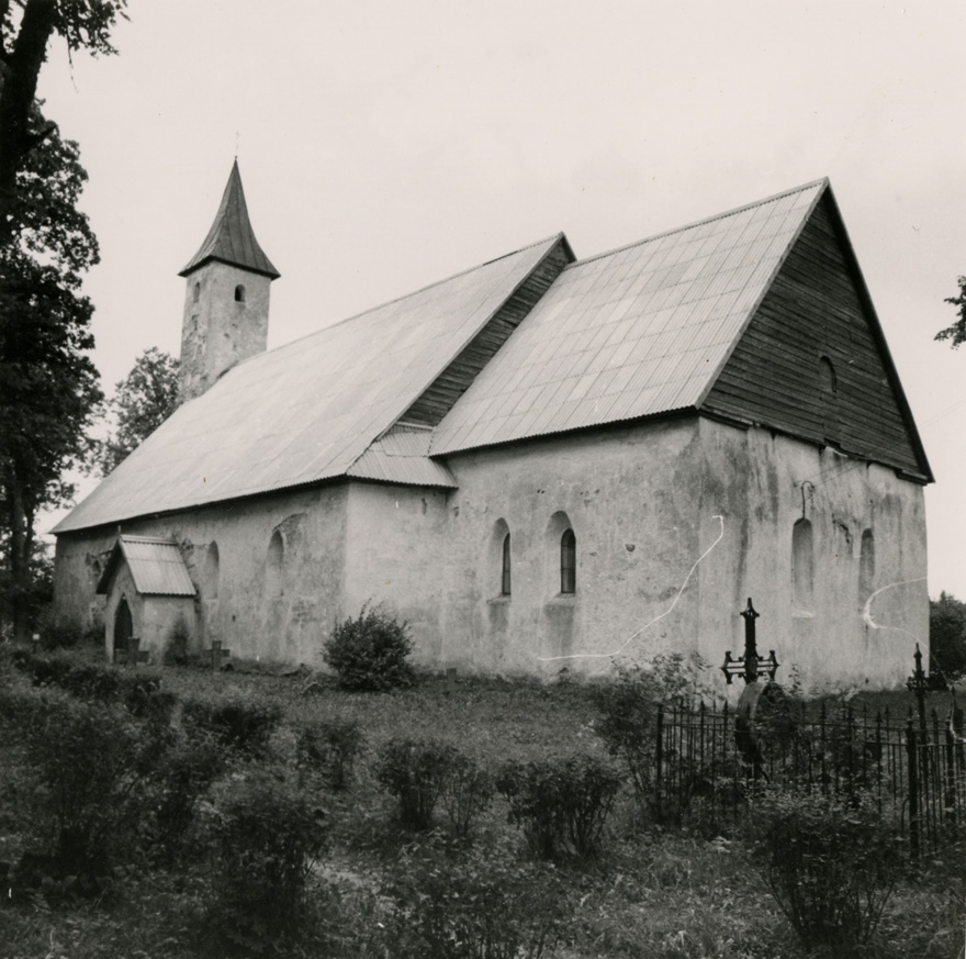 Noarootsi Katariina kirik, vaade hoonele kagust