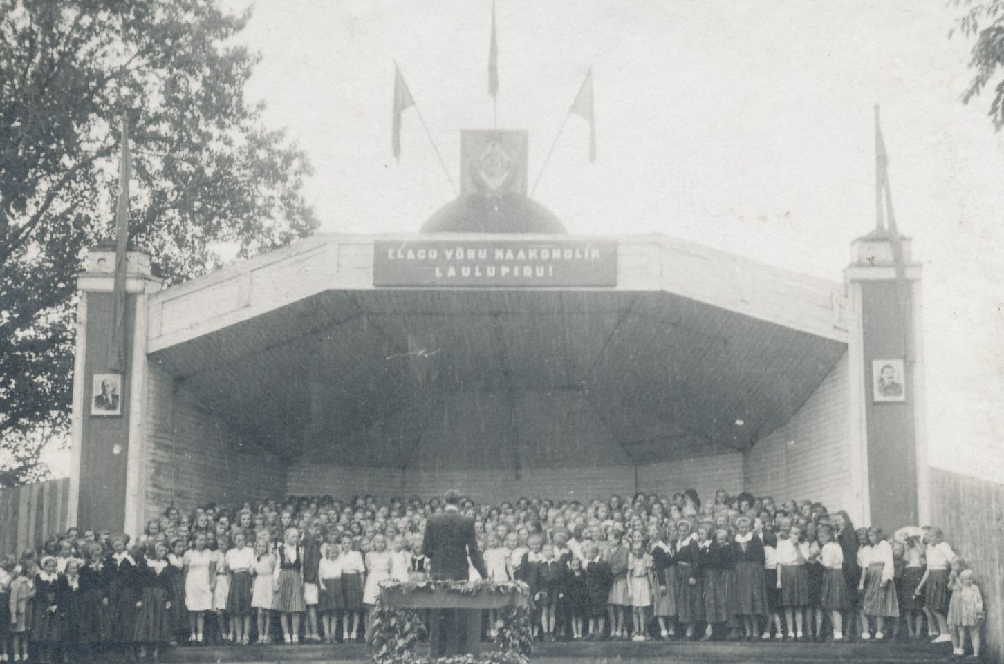 Fotod Pilte peopaigalt I Võru maakondlikul laulupeol Kandle aias 20.juulil 1947.a.